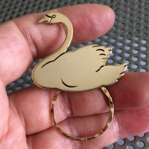 🖤Detti💕Swan eyeglass holder brooch